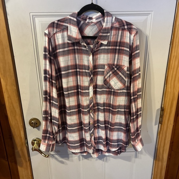 Maurices Tops - Maurices Plaid Button-Up Shirt Size XXLarge, Buttons down Front, 1 Pocket,